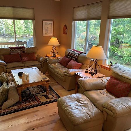 Cozy Riverfront Retreat Leavenworth Exterior photo