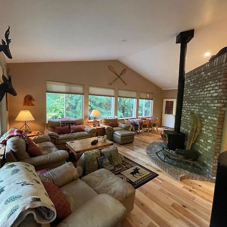 Cozy Riverfront Retreat Leavenworth Exterior photo